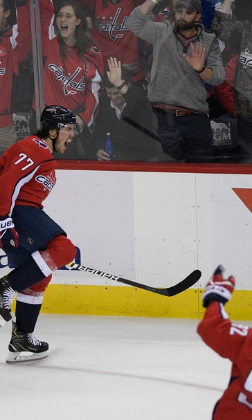 Oshie leaves twice, scores winner to lift Caps over Pens 2-1